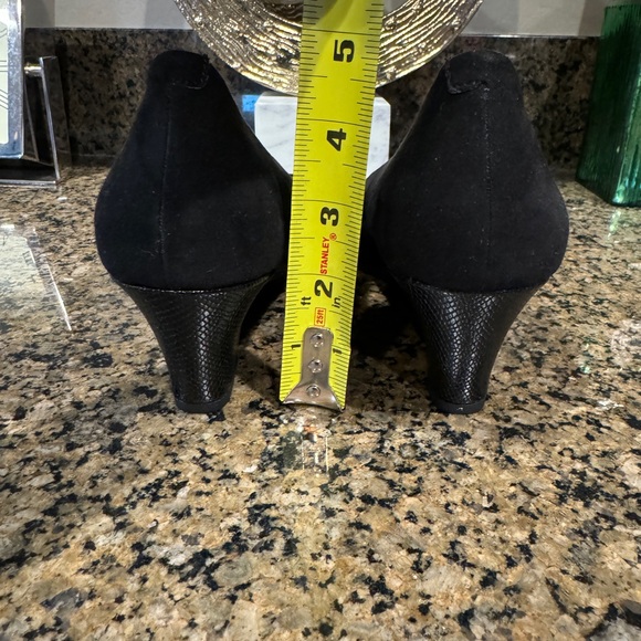 Bandolino Wedge Heels - Picture 4 of 7